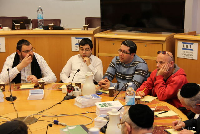 גיוס החרדים: לדמוקרטיה יש אלטרנטיבה