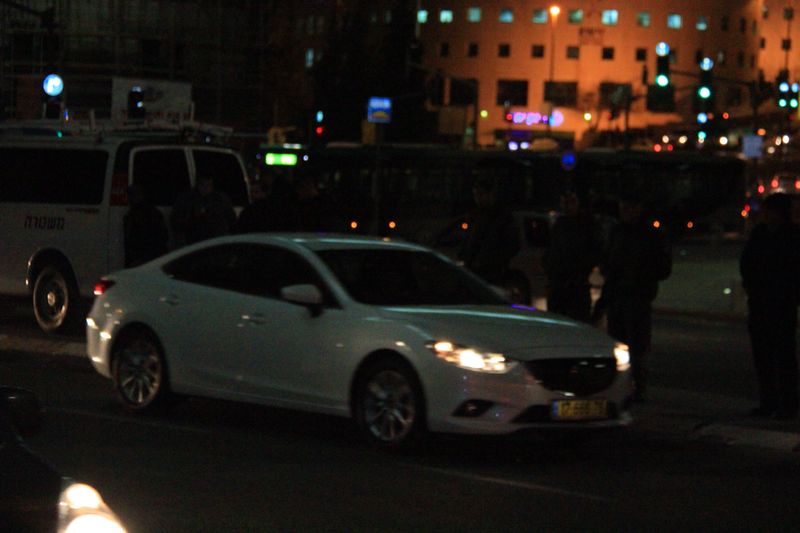 תיעוד: עשרות הפגינו נגד שחרור מחבלים