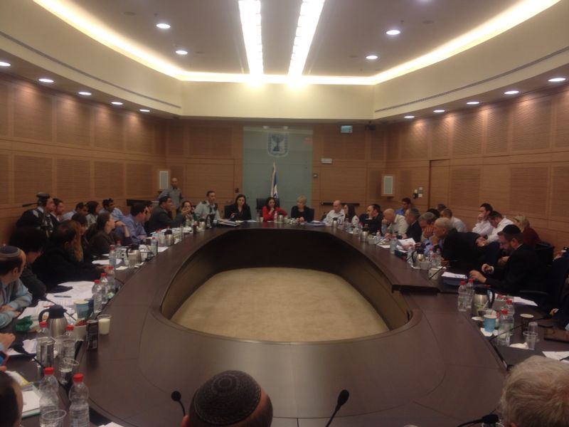 הדיון בוועדה, היום