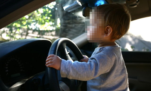 דרמה באשדוד: תינוק ננעל במכונית המשפחתית וחולץ