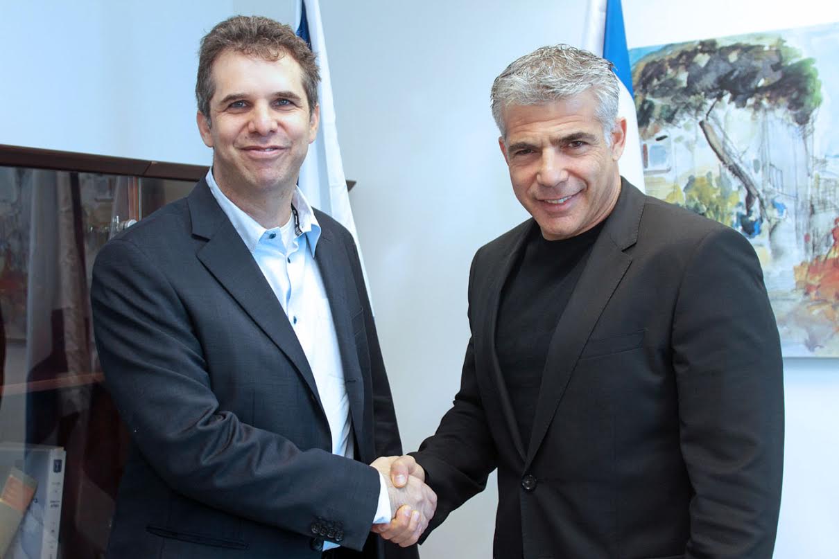 לפיד וברנד, לאחר החתימה