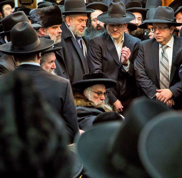 גלריה: בורו פארק ליוותה את הגאון רבי אברהם חיים שפיצר למנוחות