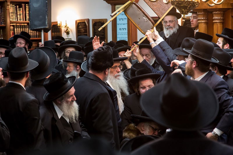 גלריה: בורו פארק ליוותה את הגאון רבי אברהם חיים שפיצר למנוחות