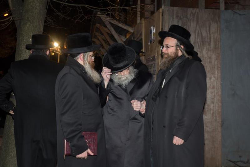 גלריה: בורו פארק ליוותה את הגאון רבי אברהם חיים שפיצר למנוחות