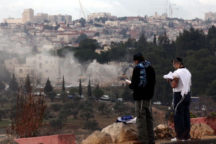 מתפללים בשכונת שייח ג'ראח