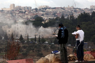 מתפללים בשכונת שייח ג'ראח