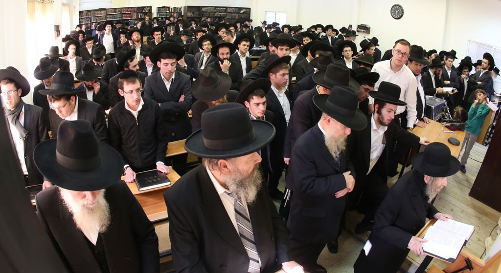 הרב שטיינמן ביקר בישיבה הגדולה ביסודות • צפו בגלריה