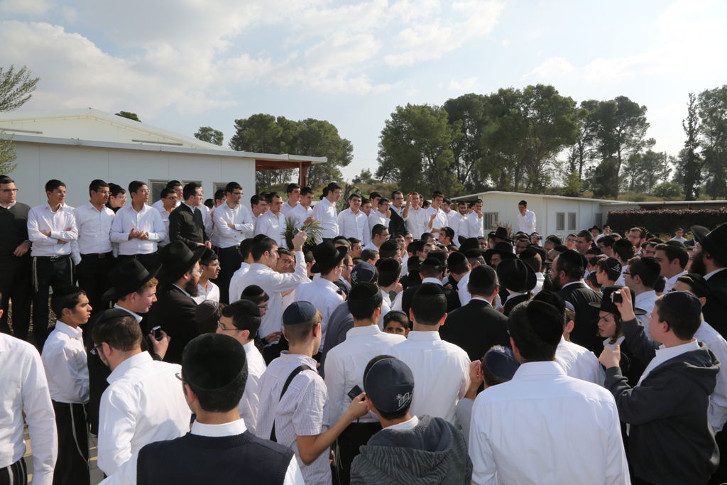 הרב שטיינמן ביקר בישיבה הגדולה ביסודות • צפו בגלריה