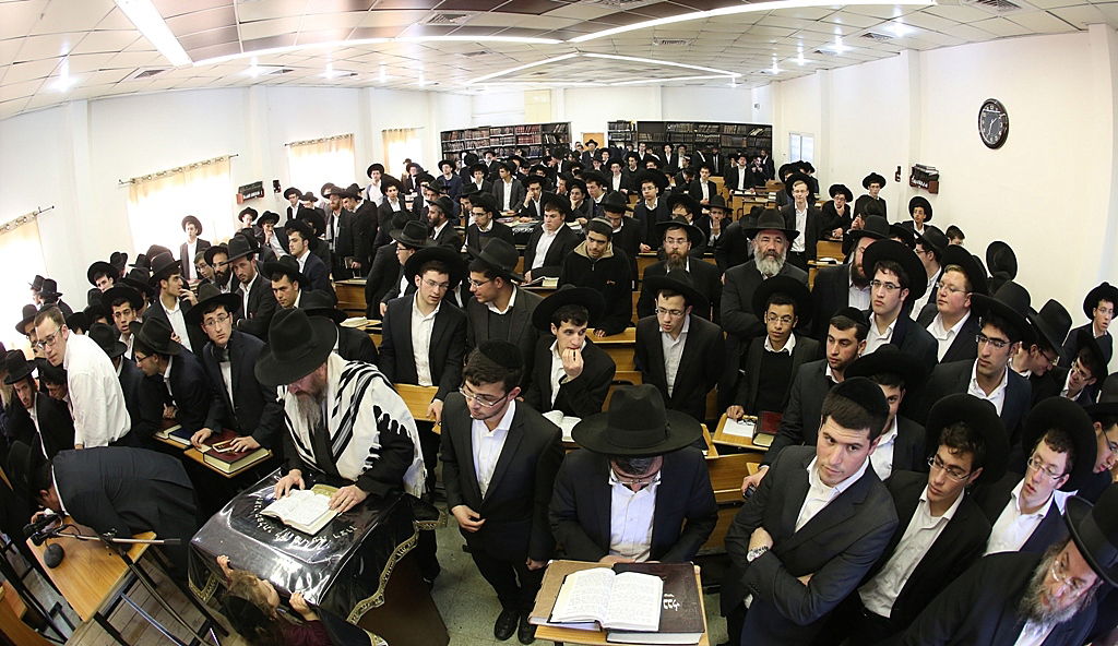 הרב שטיינמן ביקר בישיבה הגדולה ביסודות • צפו בגלריה
