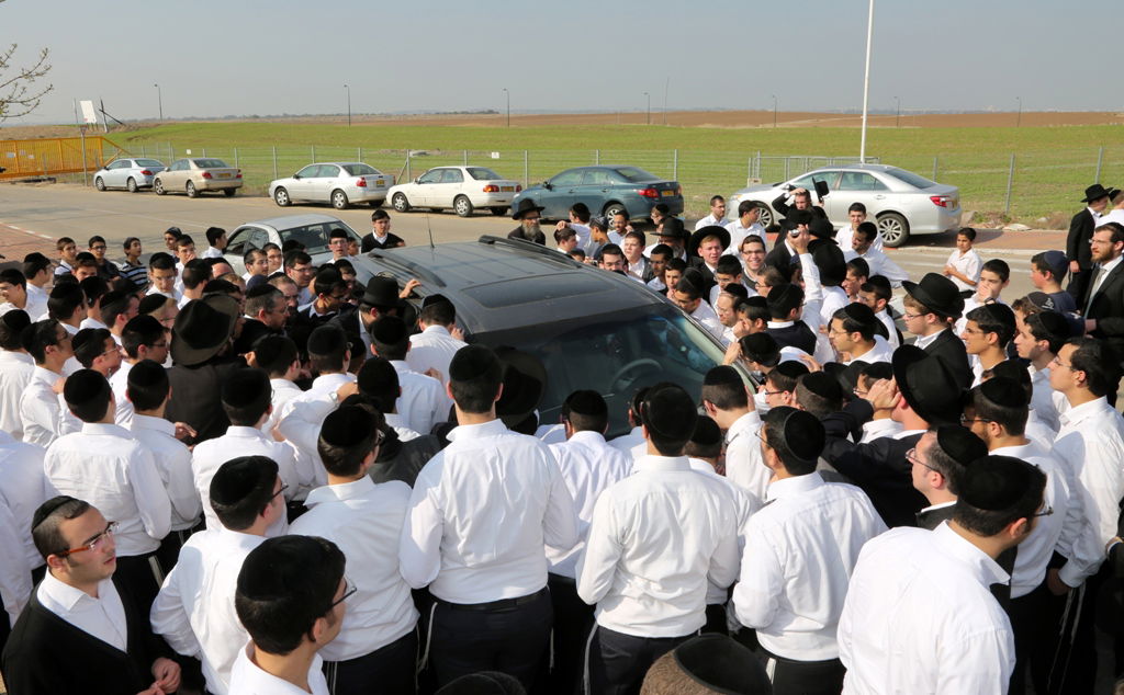 הרב שטיינמן ביקר בישיבה הגדולה ביסודות • צפו בגלריה