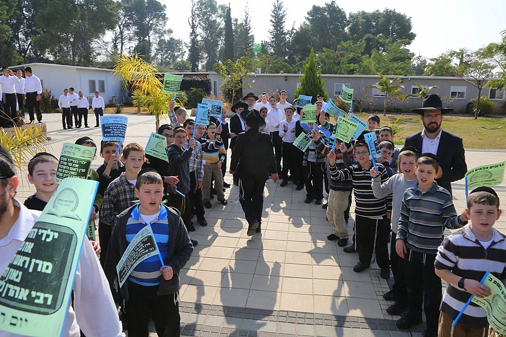 הרב שטיינמן ביקר בישיבה הגדולה ביסודות • צפו בגלריה