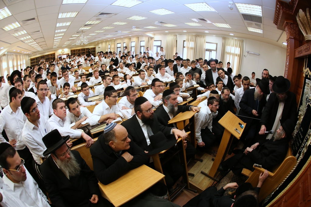 הרב שטיינמן ביקר בישיבה הגדולה ביסודות • צפו בגלריה