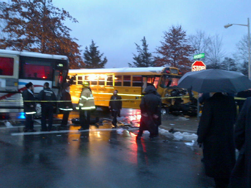 מונורו: 10 ילדים מתלמוד תורה סאטמר נפגעו בתאונה