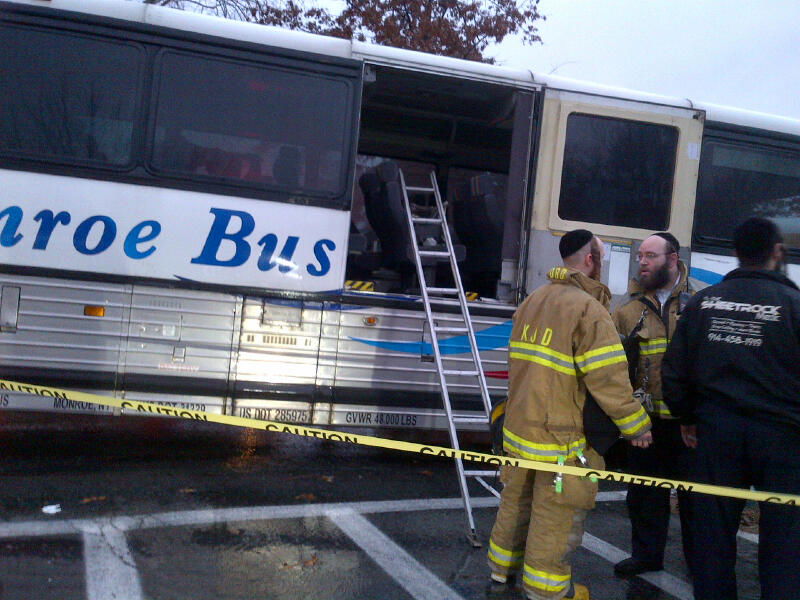 מונורו: 10 ילדים מתלמוד תורה סאטמר נפגעו בתאונה
