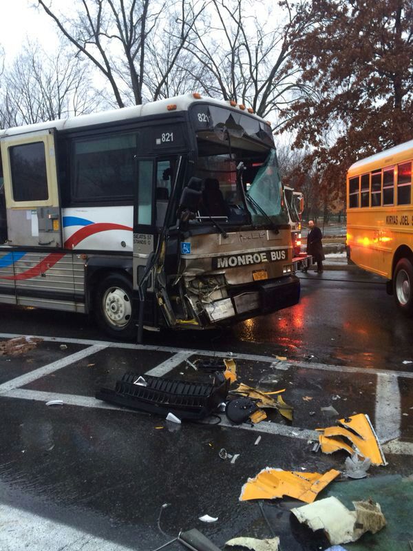 מונורו: 10 ילדים מתלמוד תורה סאטמר נפגעו בתאונה