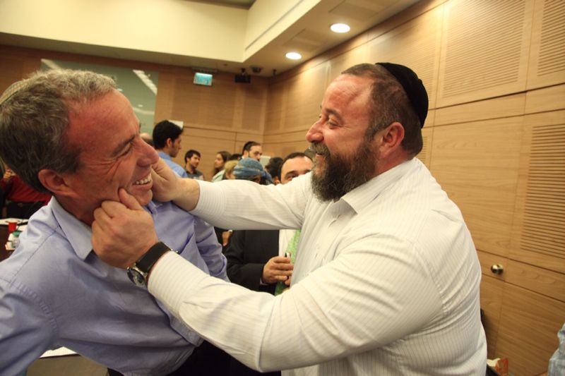 אושר: מדינת ישראל תכיר בשליחי חב"ד כעושי שירות לאומי