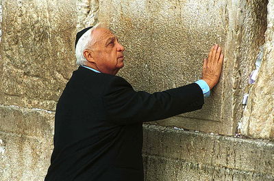 ראש-הממשלה לשעבר, אריאל שרון. מצבו מוסיף להיות קריטי