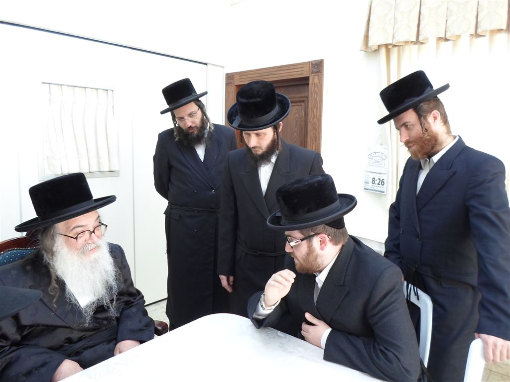 ראשי איחוד הצלה אצל האדמו"ר מדארג