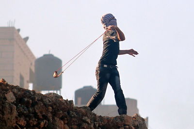 יידוי אבנים. אילוסטרציה