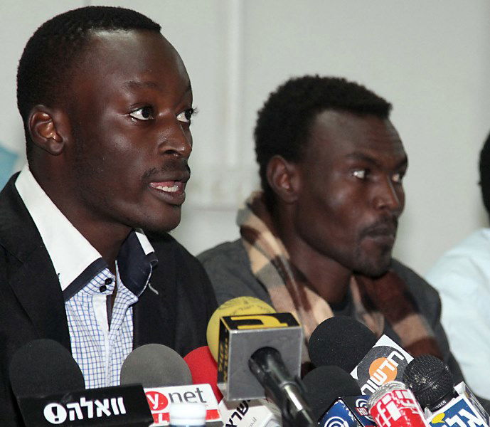 נציגי המסתננים במסיבת העיתונאים אתמול