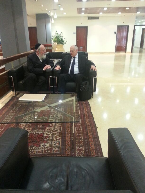 מלקולם הולנליין למרן הרב שטיינמן: לא היה תועלת במסע המועצת