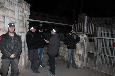 המצור על ציון הגר"ע יוסף: כך נבלמו המתפללים  • צפו