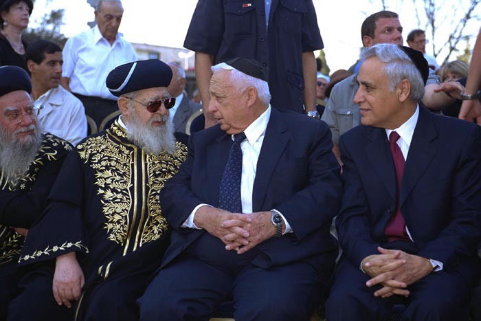 הרב עובדיה יוסף עם אריאל שרון