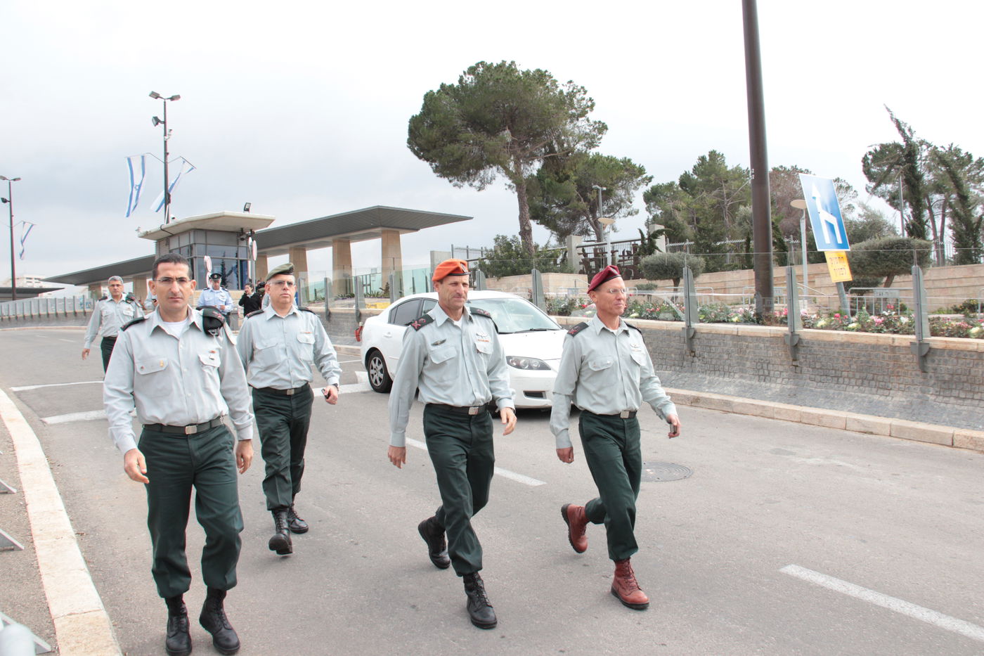 ארונו של שרון הוצב בכנסת; אלפים עברו ונפרדו • תיעוד
