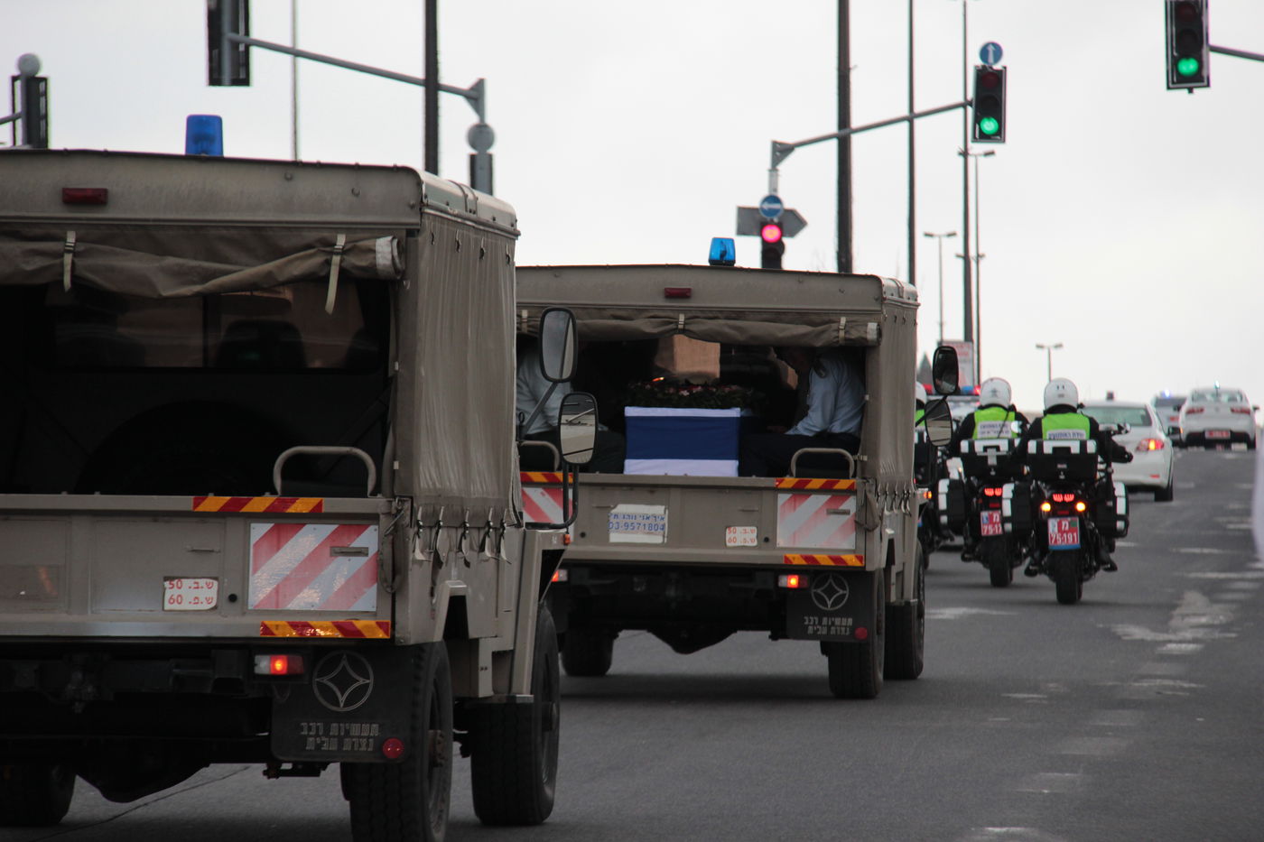 ארונו של שרון הוצב בכנסת; אלפים עברו ונפרדו • תיעוד