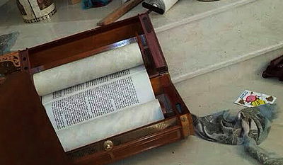 ספרי התורה מחוללים בסוף השבוע