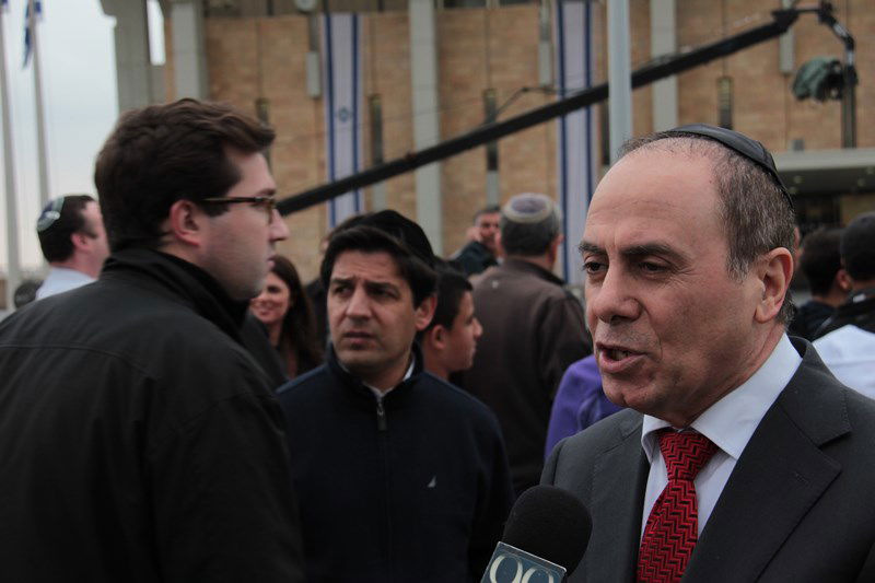 צפו בתיעוד: גם חרדים הגיעו להיפרד מאריאל שרון