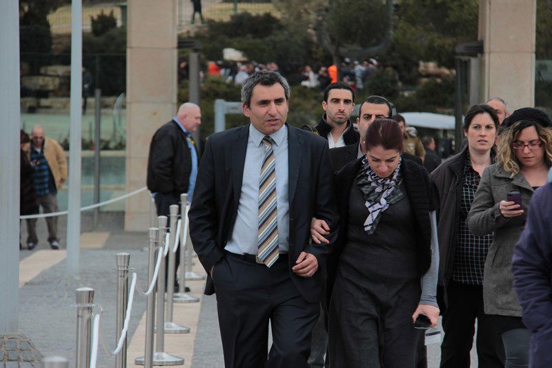 צפו בתיעוד: גם חרדים הגיעו להיפרד מאריאל שרון