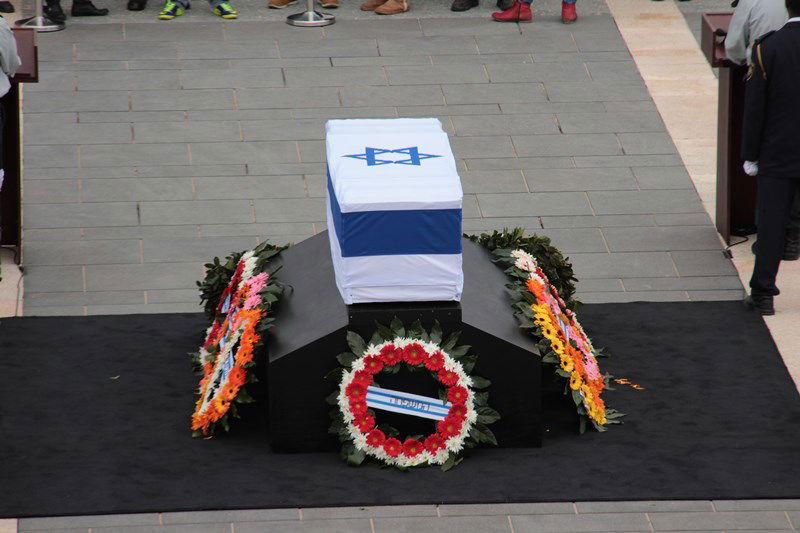 צפו בתיעוד: גם חרדים הגיעו להיפרד מאריאל שרון