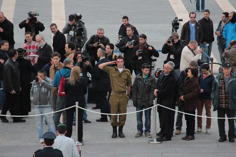 צפו בתיעוד: גם חרדים הגיעו להיפרד מאריאל שרון
