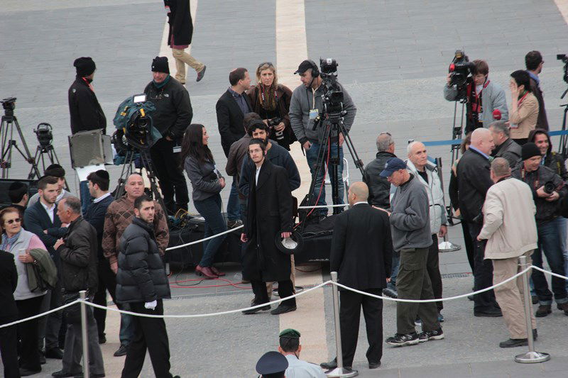 צפו בתיעוד: גם חרדים הגיעו להיפרד מאריאל שרון