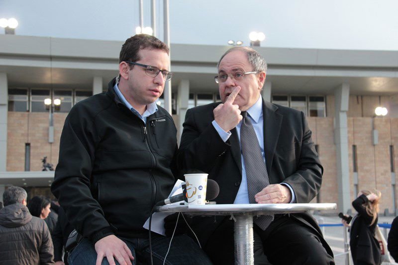 צפו בתיעוד: גם חרדים הגיעו להיפרד מאריאל שרון