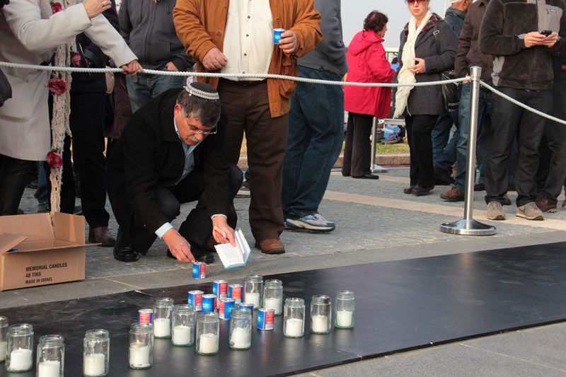 צפו בתיעוד: גם חרדים הגיעו להיפרד מאריאל שרון