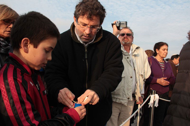 צפו בתיעוד: גם חרדים הגיעו להיפרד מאריאל שרון