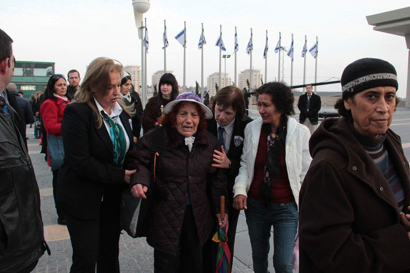 צפו בתיעוד: גם חרדים הגיעו להיפרד מאריאל שרון