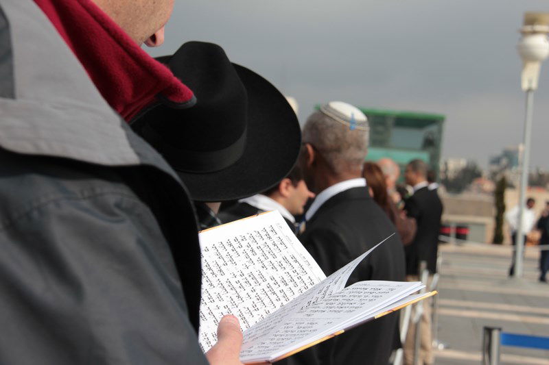 צפו בתיעוד: גם חרדים הגיעו להיפרד מאריאל שרון