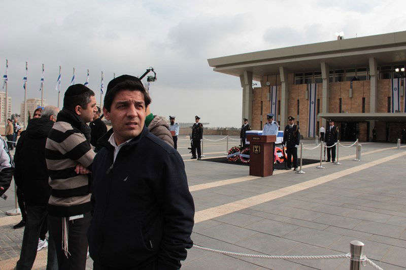 צפו בתיעוד: גם חרדים הגיעו להיפרד מאריאל שרון