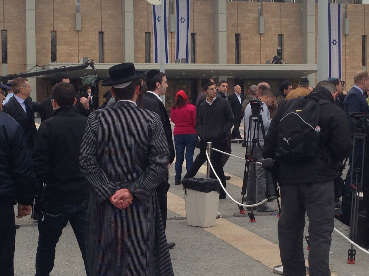 צפו בתיעוד: חסיד ירושלמי נפרד מאריאל שרון