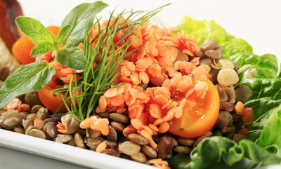 מתכון ליום של חול: סלט עדשים חומות עם חזה עוף