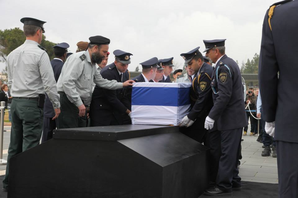 נפרדים מאריאל שרון • גלריה