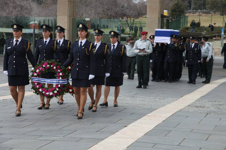 נפרדים מאריאל שרון • גלריה