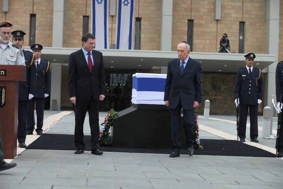 נפרדים מאריאל שרון • גלריה