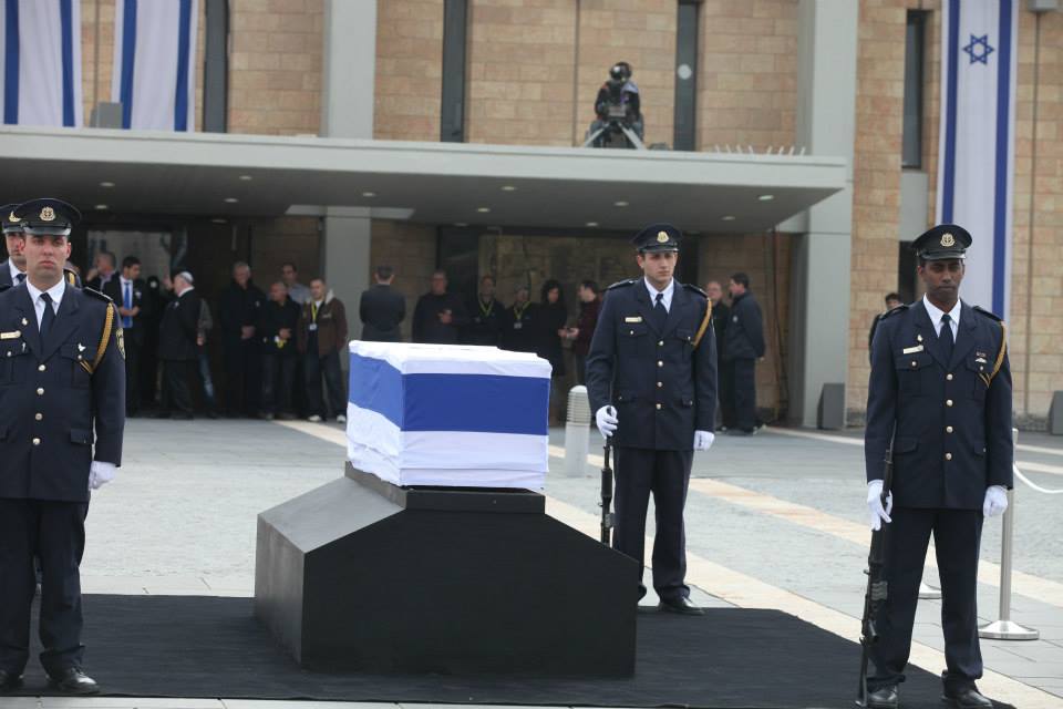 נפרדים מאריאל שרון • גלריה