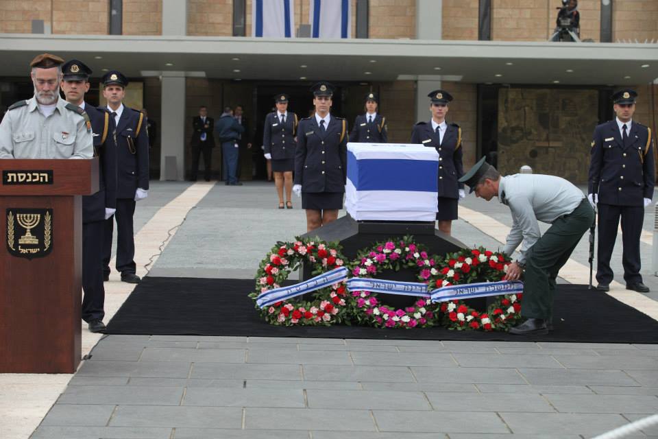 נפרדים מאריאל שרון • גלריה