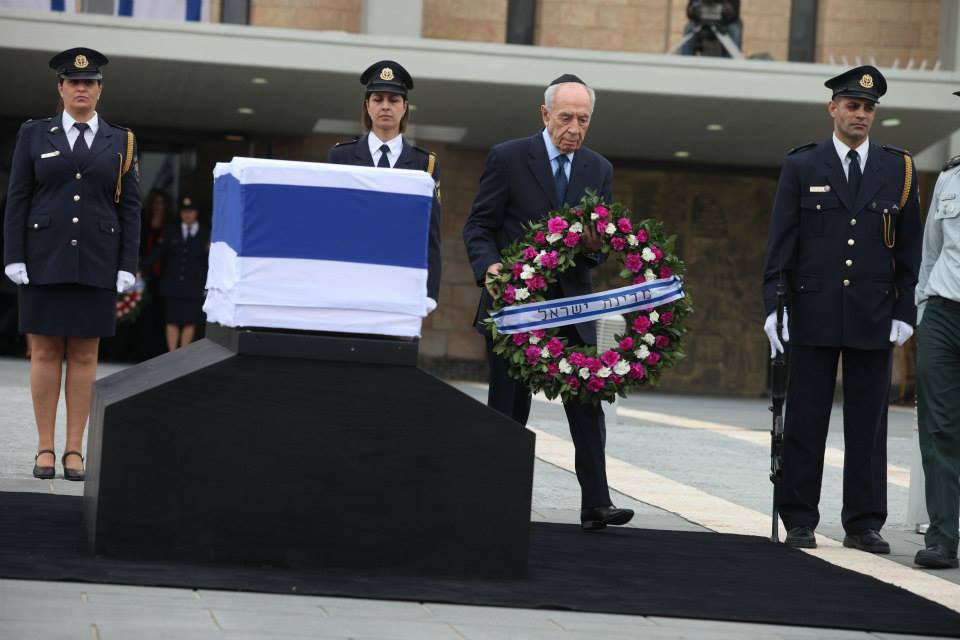 נפרדים מאריאל שרון • גלריה