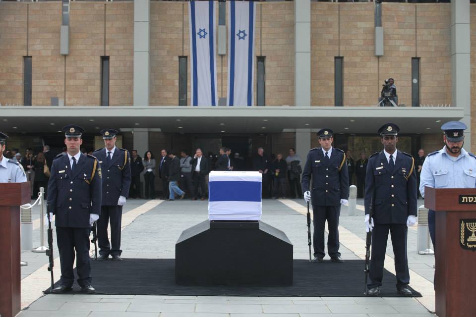 נפרדים מאריאל שרון • גלריה